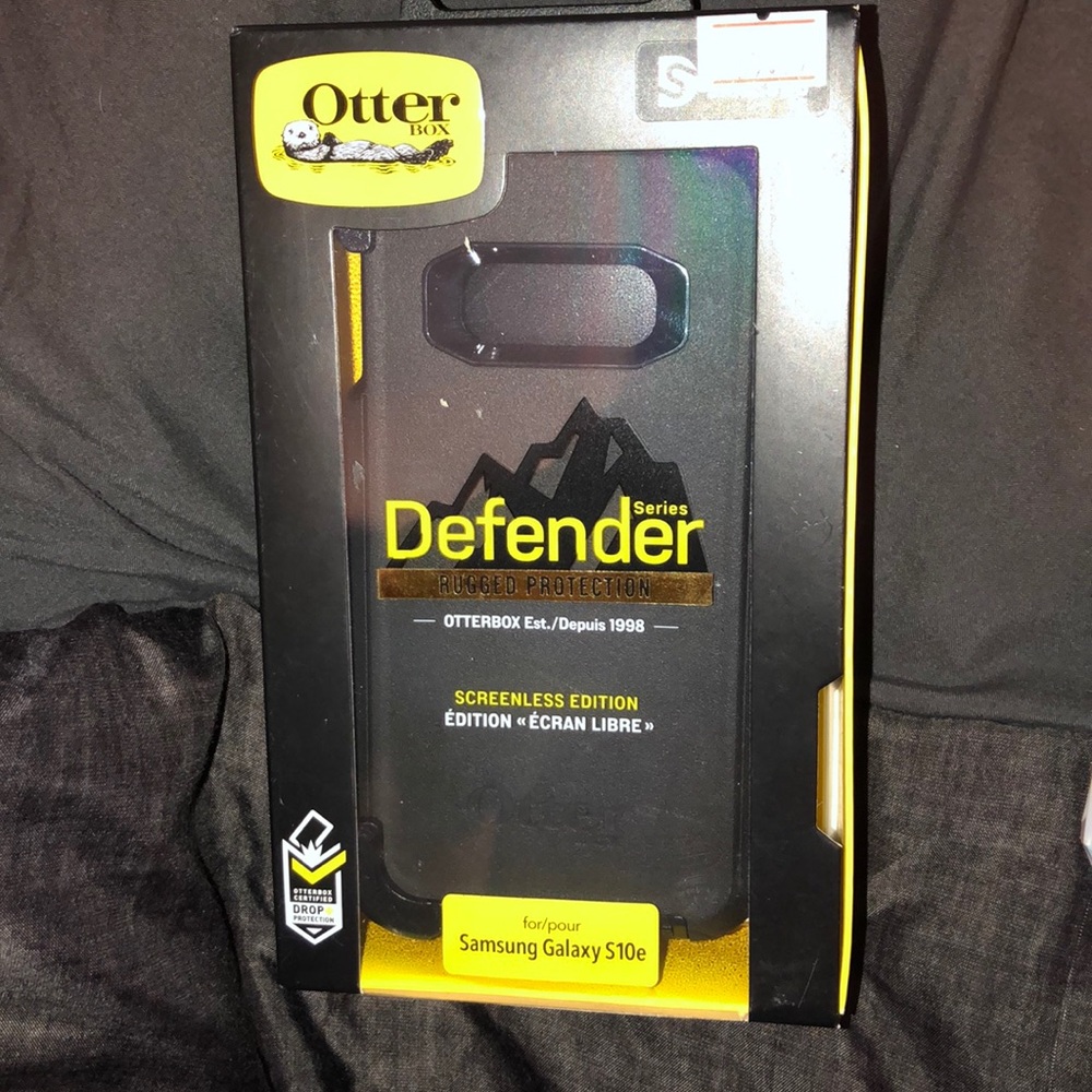 Samsung galaxy s10e otter box defender w holster
